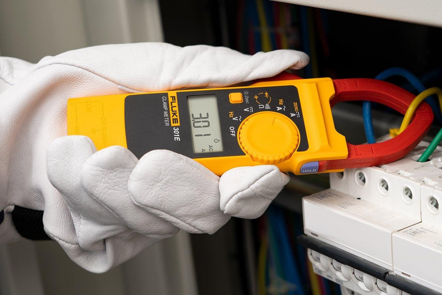Fluke 301E slim jaw clamp meter close-up